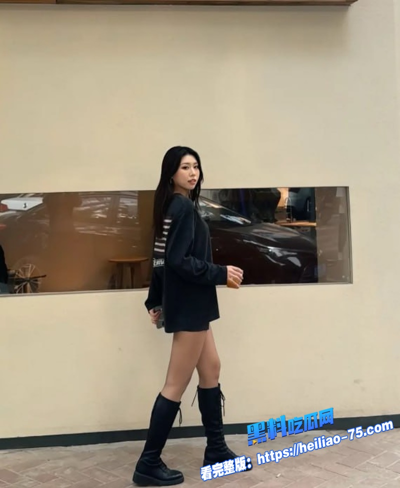 黑丝极品良家少妇出轨炮友 黑丝撕开湿穴忍不住疯狂骑乘求操！