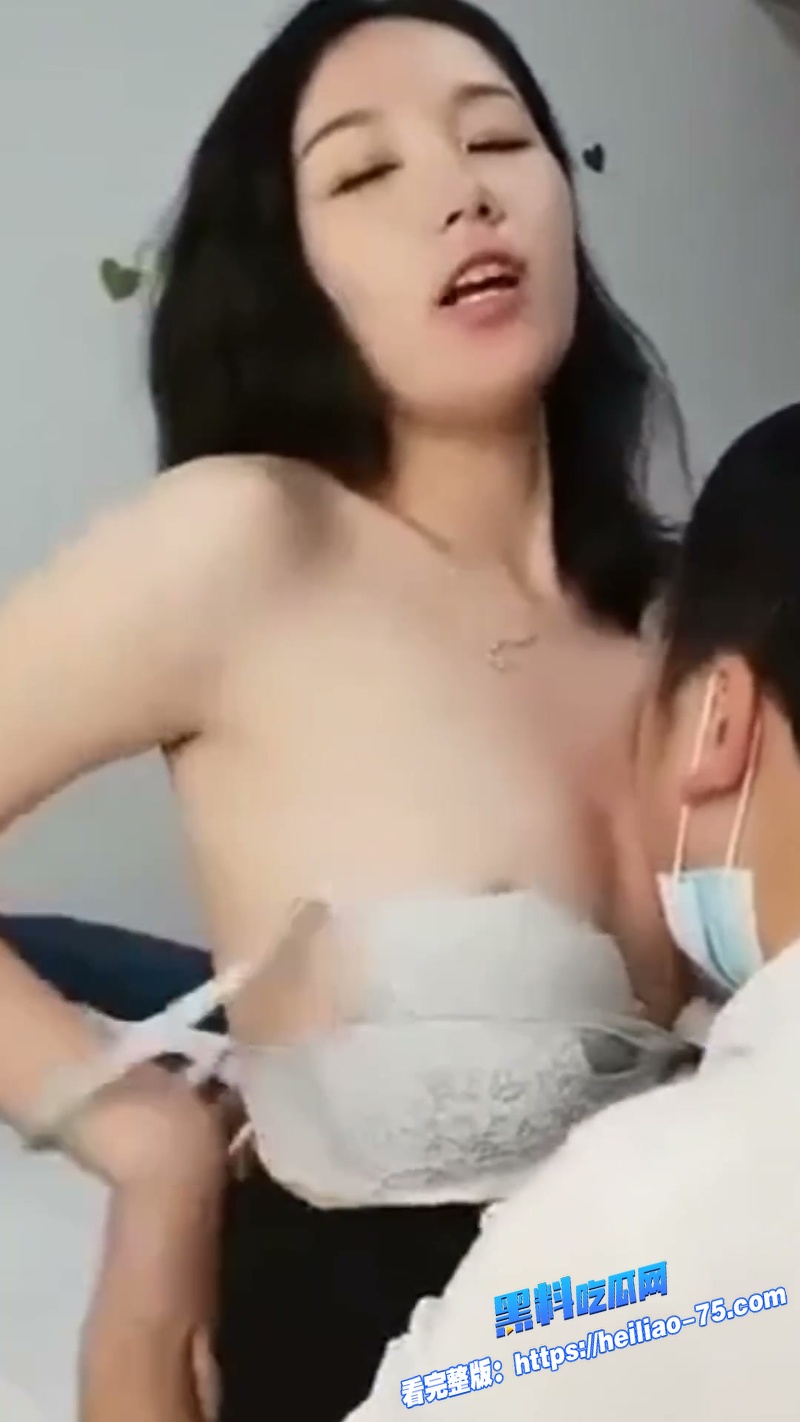 黑丝极品良家少妇出轨炮友 黑丝撕开湿穴忍不住疯狂骑乘求操！