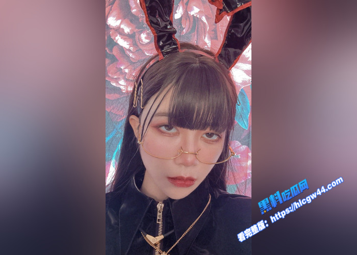 香港福利姬 Hieey 帝国上尉会员福利合集泄露 巨乳尤物COS服道具自慰 揉胸画面诱惑爆表1
