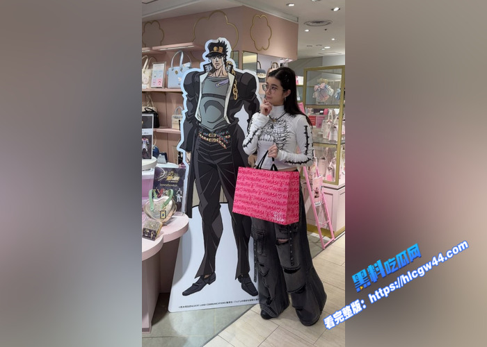 香港福利姬 Hieey 帝国上尉会员福利合集泄露 巨乳尤物COS服道具自慰 揉胸画面诱惑爆表6