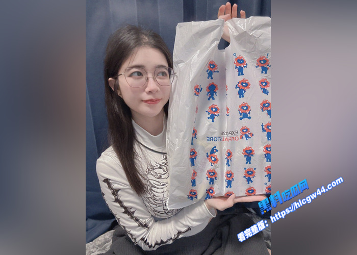 香港福利姬 Hieey 帝国上尉会员福利合集泄露 巨乳尤物COS服道具自慰 揉胸画面诱惑爆表23