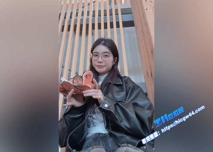 香港福利姬 Hieey 帝国上尉会员福利合集泄露 巨乳尤物COS服道具自慰 揉胸画面诱惑爆表21