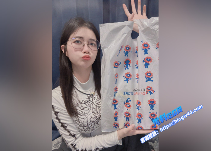 香港福利姬 Hieey 帝国上尉会员福利合集泄露 巨乳尤物COS服道具自慰 揉胸画面诱惑爆表25