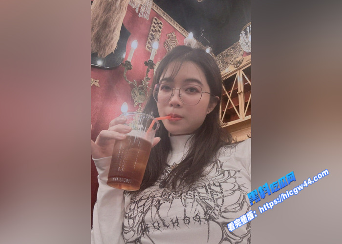 香港福利姬 Hieey 帝国上尉会员福利合集泄露 巨乳尤物COS服道具自慰 揉胸画面诱惑爆表28