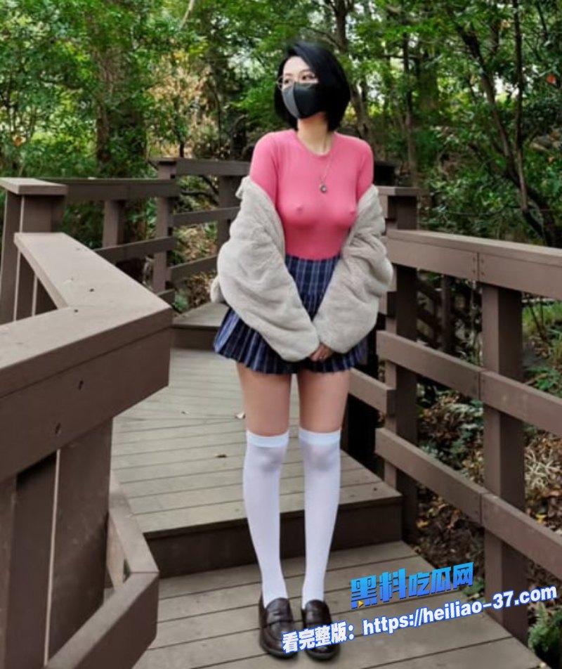 推特420万粉丝奶咪私密自慰躺在床上淫笑玩弄道具肛珠猛抽插到湿透2