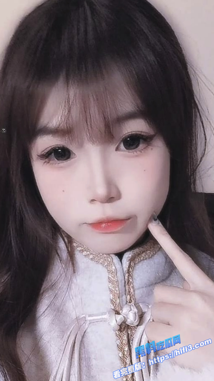 真实兄妹乱伦！可爱妹妹 趁父母不在的时候 吃上了亲哥哥的鸡巴 小穴被哥哥爆操！1