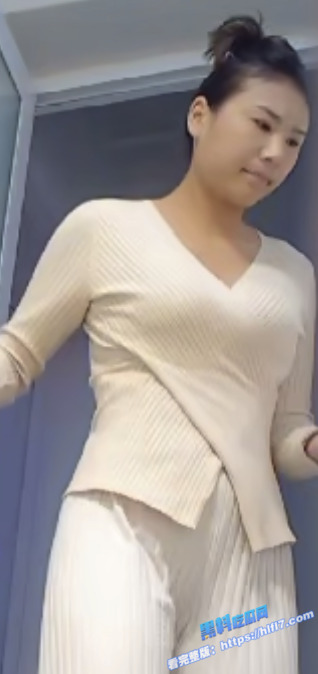 真实洗澡偷拍！猥琐房东暗藏摄像头 偷窥丰满的少妇洗澡 奶子够大鲍鱼丰满 让人鸡动！1