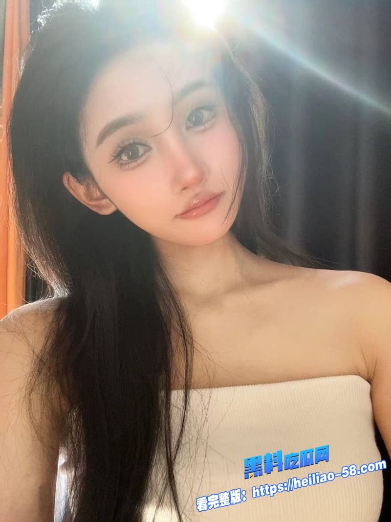 海角姐弟乱伦网吧角落疯狂调教姐姐身穿黑丝在厕所被弟弟猛干性感的让人欲罢不能4