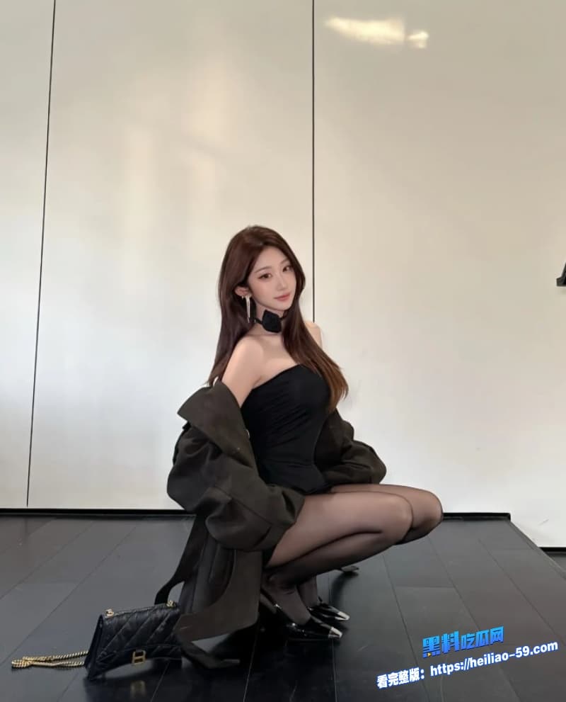 高颜值巨乳御姐早上醒来就发骚露脸狂舔巨屌白虎骚穴直接遭内射圆润身材一看就耐操耐玩3