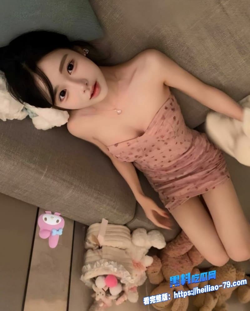 高颜值精神小妹酒店约炮视频流出露着脸深喉口交巨屌骚穴被巨屌疯狂抽插干得又骚又真实3