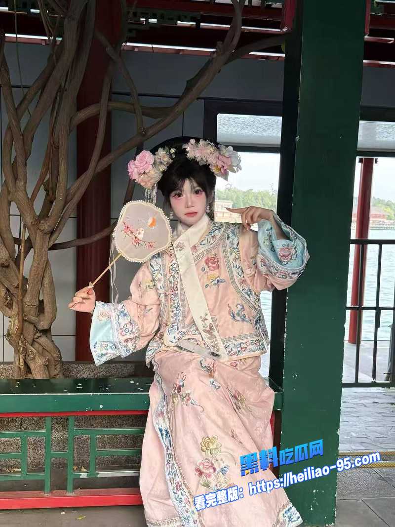 冉冉学姐足球宝贝嫩穴肉便器 球衣白袜极致反差 黑色眼罩神秘性感 第一视角后入打桩 代入感爆棚图6