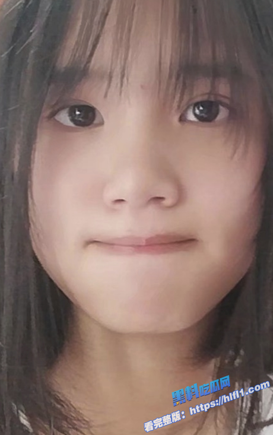 广西某职高反差婊学生妹 兰雅婷 喜欢在宿舍跟男友一边视频一边扣嫩穴自慰！