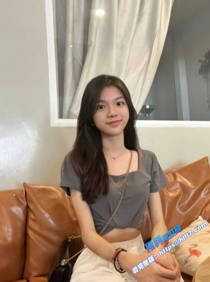 极品反差婊 这个妹子颜值高啊 身材不错的妹子 被体育生按住就是猛干！1