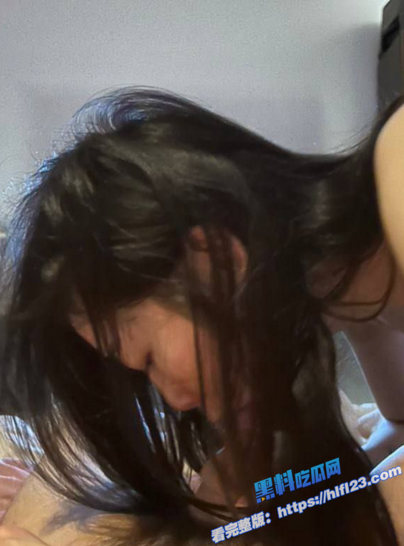 内蒙古微胖身材眼镜妹 欧文静 自拍口交吃鸡视频 技术一流娴熟 看来平时没少吃啊！5
