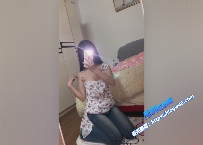 推特福利姬一人偶门槛福利资源曝光极品粉鲍一线天在宿舍搔首弄姿骚气冲天 图1WH700x500px 推特福利姬一人偶门槛福利资源曝光极品粉鲍一线天在宿舍搔首弄姿骚气冲天 图1WH700x500px