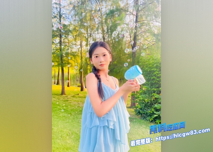 抖音素人美女宁宁初次下海拍摄大尺度写真视频曝光色影师高清拍摄身体所有私密部位这小骚逼拍的一清二楚一看就多汁肥嫩 图4