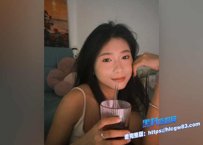 抖音素人美女宁宁初次下海拍摄大尺度写真视频曝光色影师高清拍摄身体所有私密部位这小骚逼拍的一清二楚一看就多汁肥嫩 图5