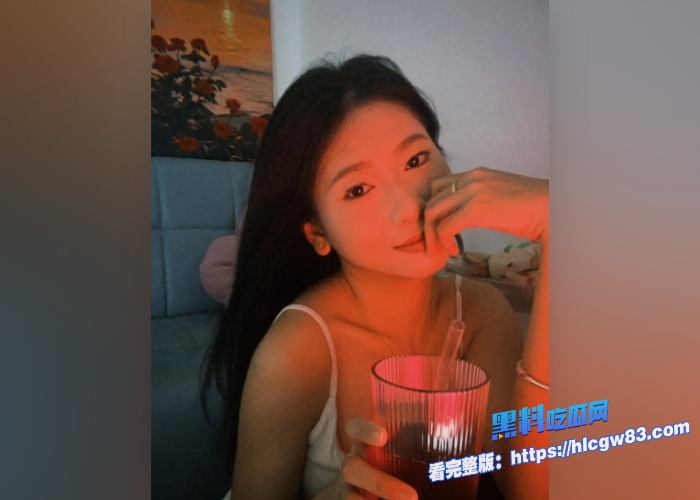 抖音素人美女宁宁初次下海拍摄大尺度写真视频曝光色影师高清拍摄身体所有私密部位这小骚逼拍的一清二楚一看就多汁肥嫩 图6