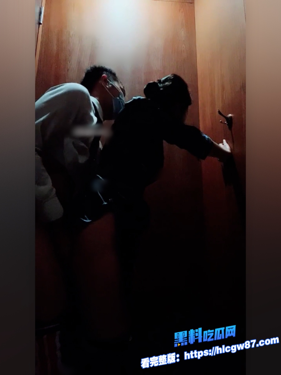 佛山院子2售楼部经理上班偷情黑丝旗袍制服小姐姐被带进厕所狂野后入爆操高潮尖叫全过程曝光1 佛山院子2售楼部经理上班偷情黑丝旗袍制服小姐姐被带进厕所狂野后入爆操高潮尖叫全过程曝光1