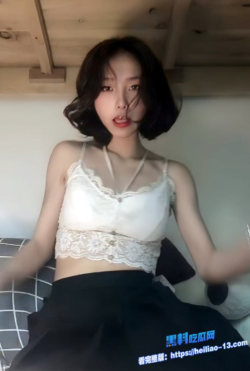 浙江某高校高颜值大一校花发给金主爸爸的自慰视频被意外泄密 2