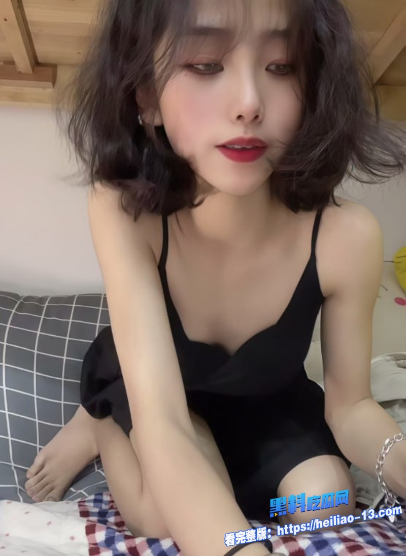 浙江某高校高颜值大一校花发给金主爸爸的自慰视频被意外泄密 5