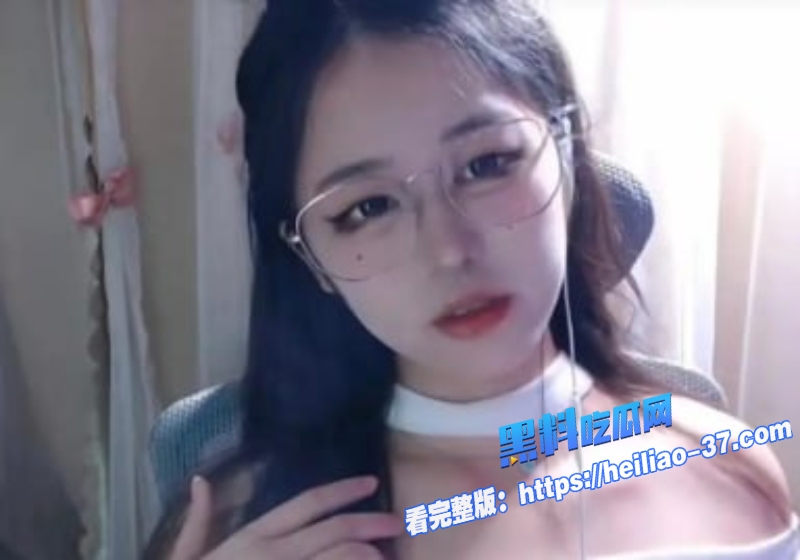眼镜精神小妹兔女郎cos半甲纹身白色兔耳吊带袜主动分开双腿迎接猛插2 眼镜精神小妹兔女郎cos半甲纹身白色兔耳吊带袜主动分开双腿迎接猛插2
