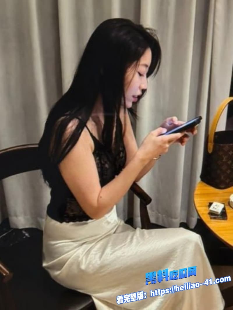 瓜友爆料南京银行职员李丹丹性爱视频流出职场丽人制服骑乘大屌狂榨精私下淫态太炸裂了2 瓜友爆料南京银行职员李丹丹性爱视频流出职场丽人制服骑乘大屌狂榨精私下淫态太炸裂了2