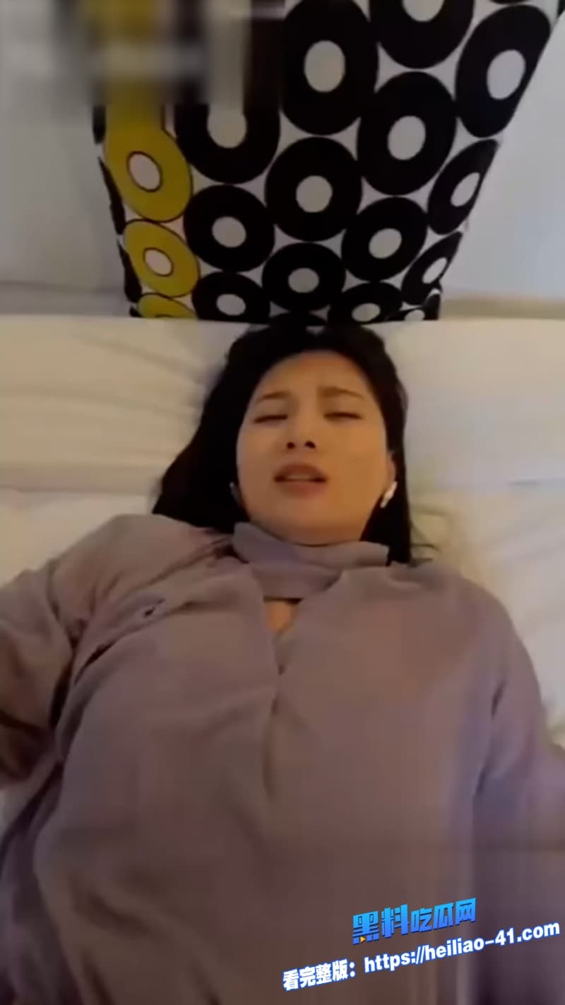 瓜友爆料南京银行职员李丹丹性爱视频流出职场丽人制服骑乘大屌狂榨精私下淫态太炸裂了4 瓜友爆料南京银行职员李丹丹性爱视频流出职场丽人制服骑乘大屌狂榨精私下淫态太炸裂了4