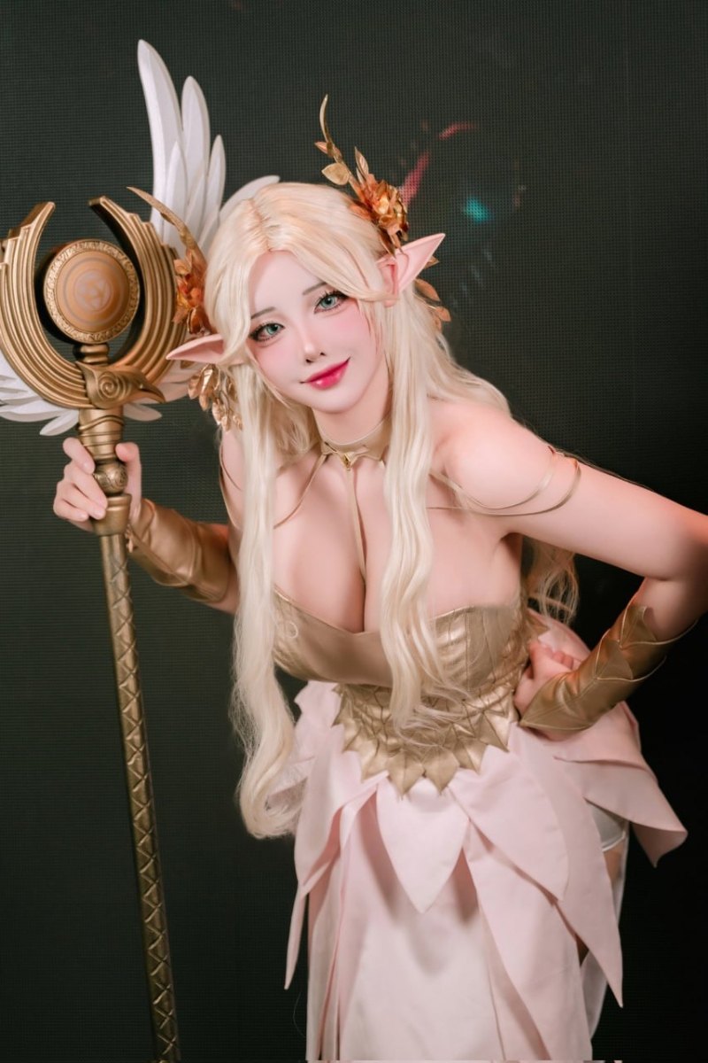 极品巨乳女神yasal漫展cos服装诱惑写真福利3