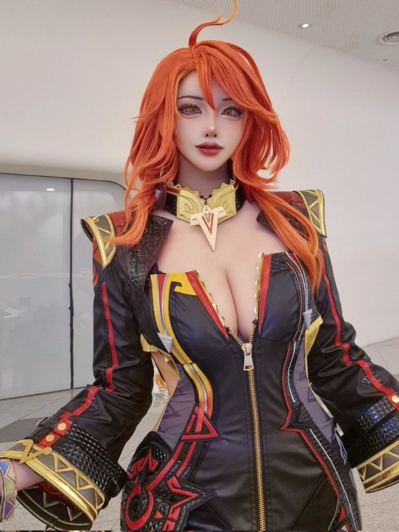 极品巨乳女神yasal漫展cos服装诱惑写真福利4