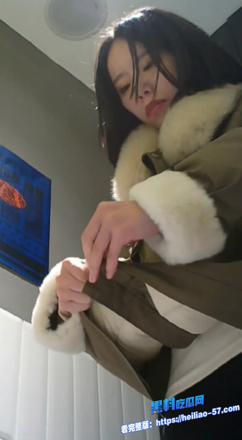 场厕所高清偷拍流出极品女神居然站马桶上尿尿4 场厕所高清偷拍流出极品女神居然站马桶上尿尿4