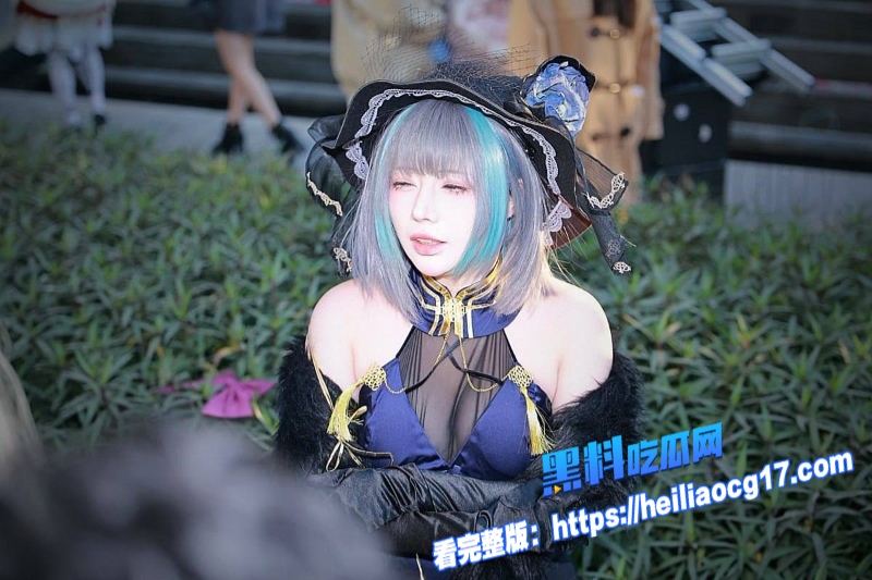 福利姬漫展脱衣直播7