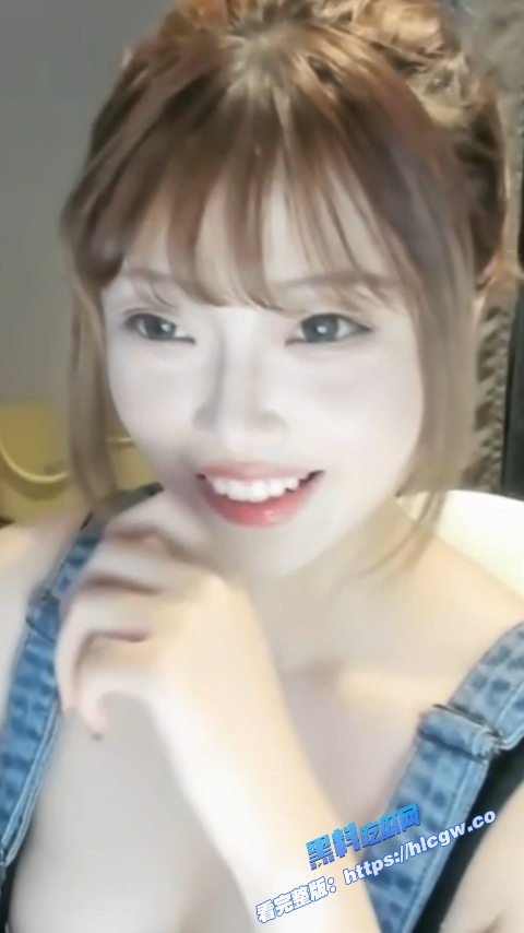 抖音巨乳网红 39 被曝光各种大尺度私拍 手臂位置的纹身算是实锤了！3