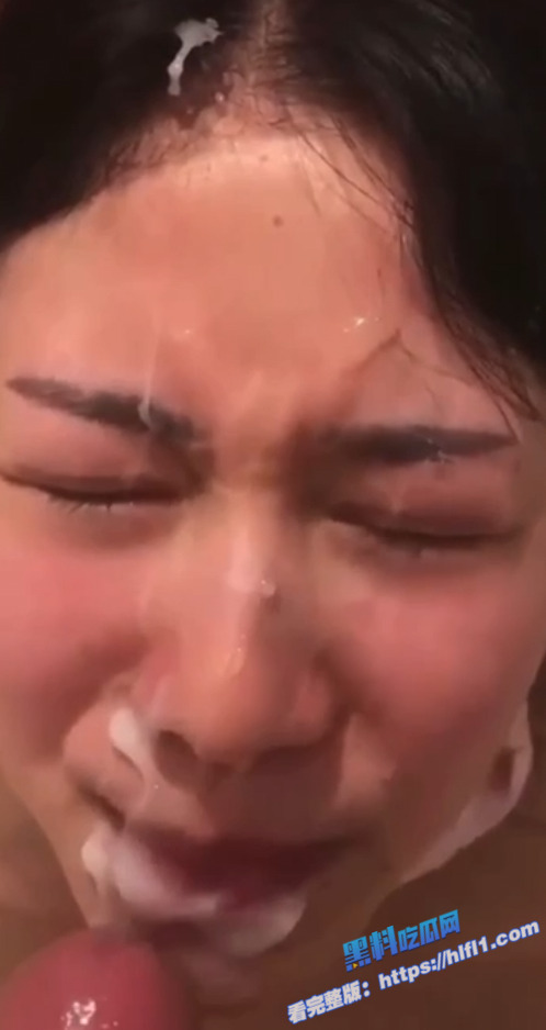 高颜值反差女神不雅视频泄露 对着大屌深情狂舔 被男人按在身下无套猛操 淫叫不断！4