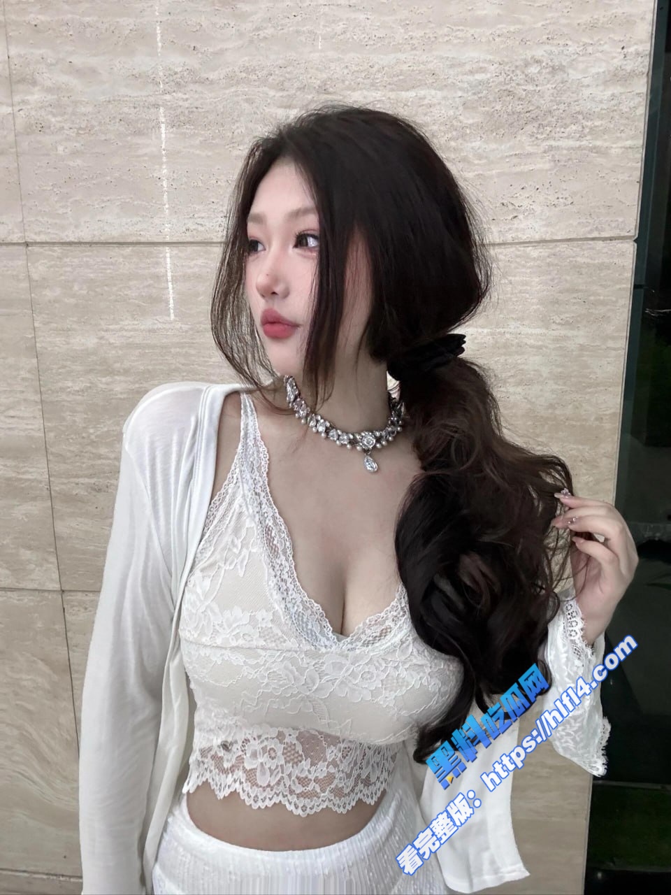 抖音网红主播 被金主调教视频曝光 喜欢穿黑丝做爱 主动深喉口交 撅着屁股被后入爆操！1