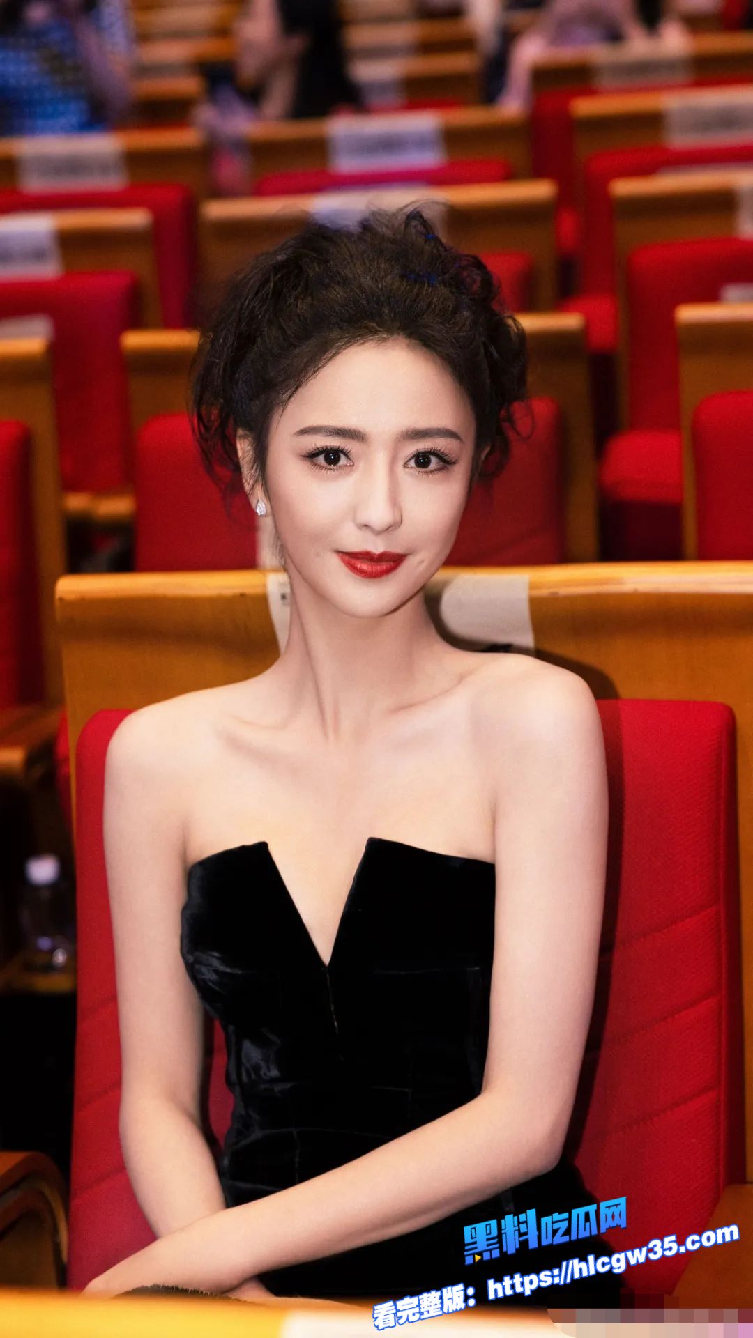 明星换脸AI佟丽娅和男粉丝直播互动各种姿势无套抽插后入更是猛顶操翻被操的很享受 1