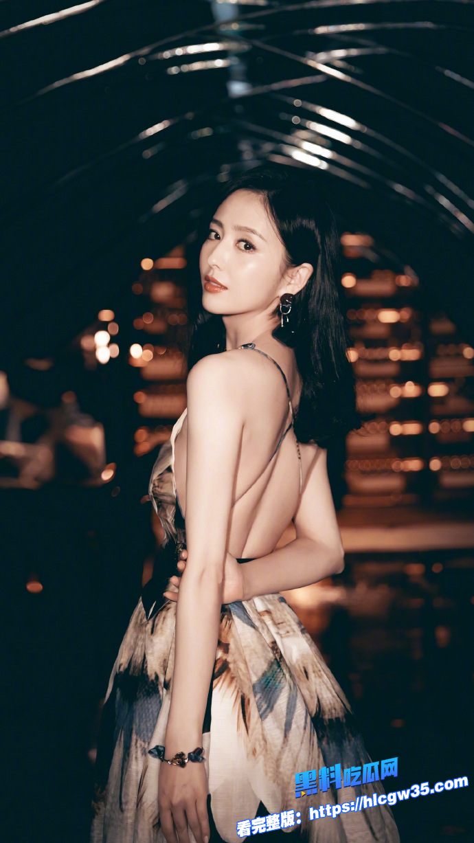 明星换脸AI佟丽娅和男粉丝直播互动各种姿势无套抽插后入更是猛顶操翻被操的很享受 3
