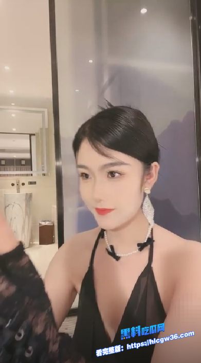 空姐带闺蜜首次下海挖挖小土豆无套内射视频流出极品身材白嫩皮肤配上丝袜激情四溢 8