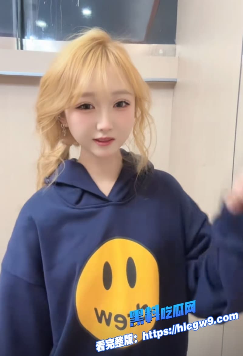 金发混血纹身精神小妹和男友直播啪啪女上位疯狂骑乘满身纹身个性十足 8 金发混血纹身精神小妹和男友直播啪啪女上位疯狂骑乘满身纹身个性十足 8
