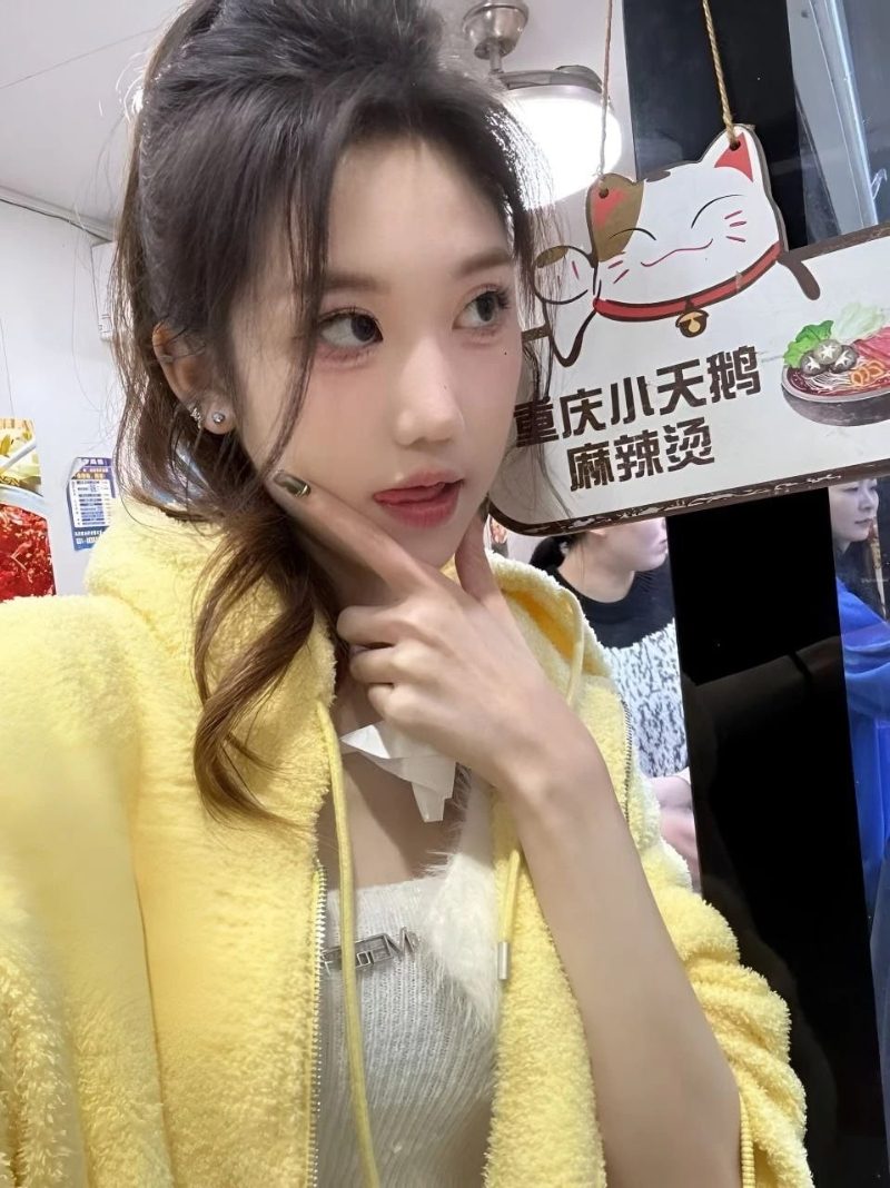 重庆大学超高颜值学妹徐紫茵平时看着生人勿进的样子私下和男友视频曝光竟然如此反差口爆吞精 图2