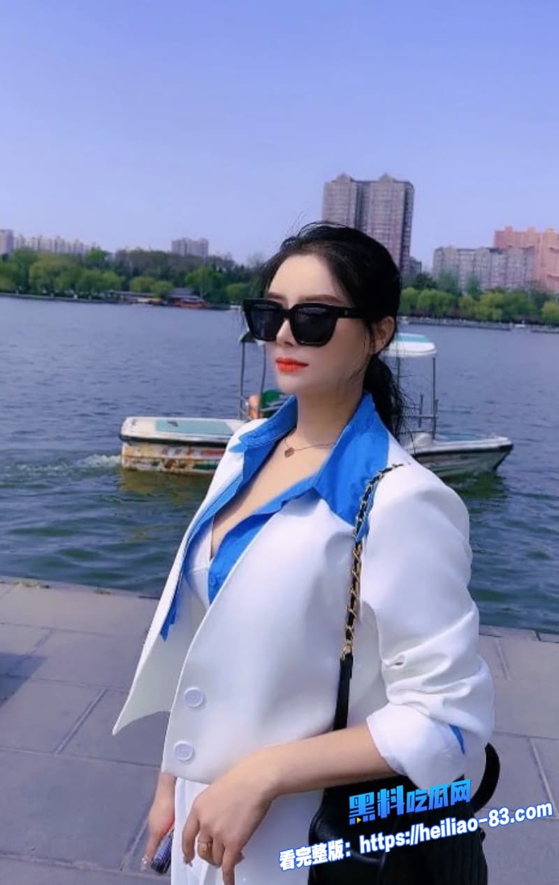天花板级骚熟女偷情隔壁大哥撕开黑丝后入猛干到腿软5