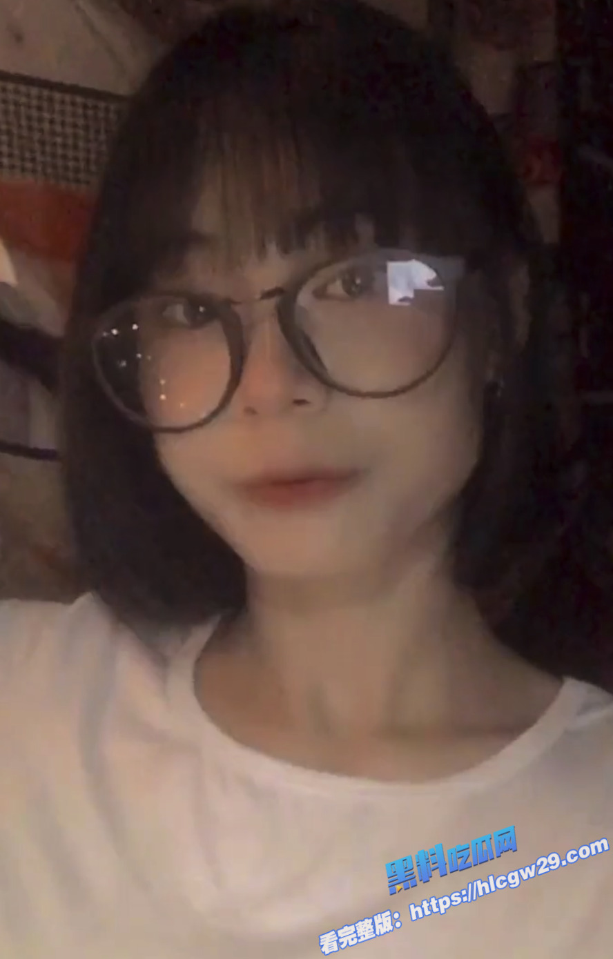 清纯高中生 给男友自拍揉胸扣粉嫩小穴视频 眼睛妹果然也很骚！4