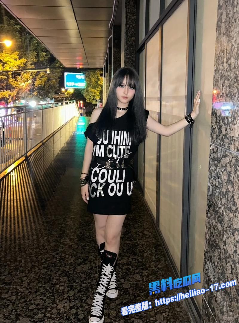 极品黑丝精神小妹私密直播视频流出清纯脸蛋配大腿花纹身反差拉满2 极品黑丝精神小妹私密直播视频流出清纯脸蛋配大腿花纹身反差拉满2
