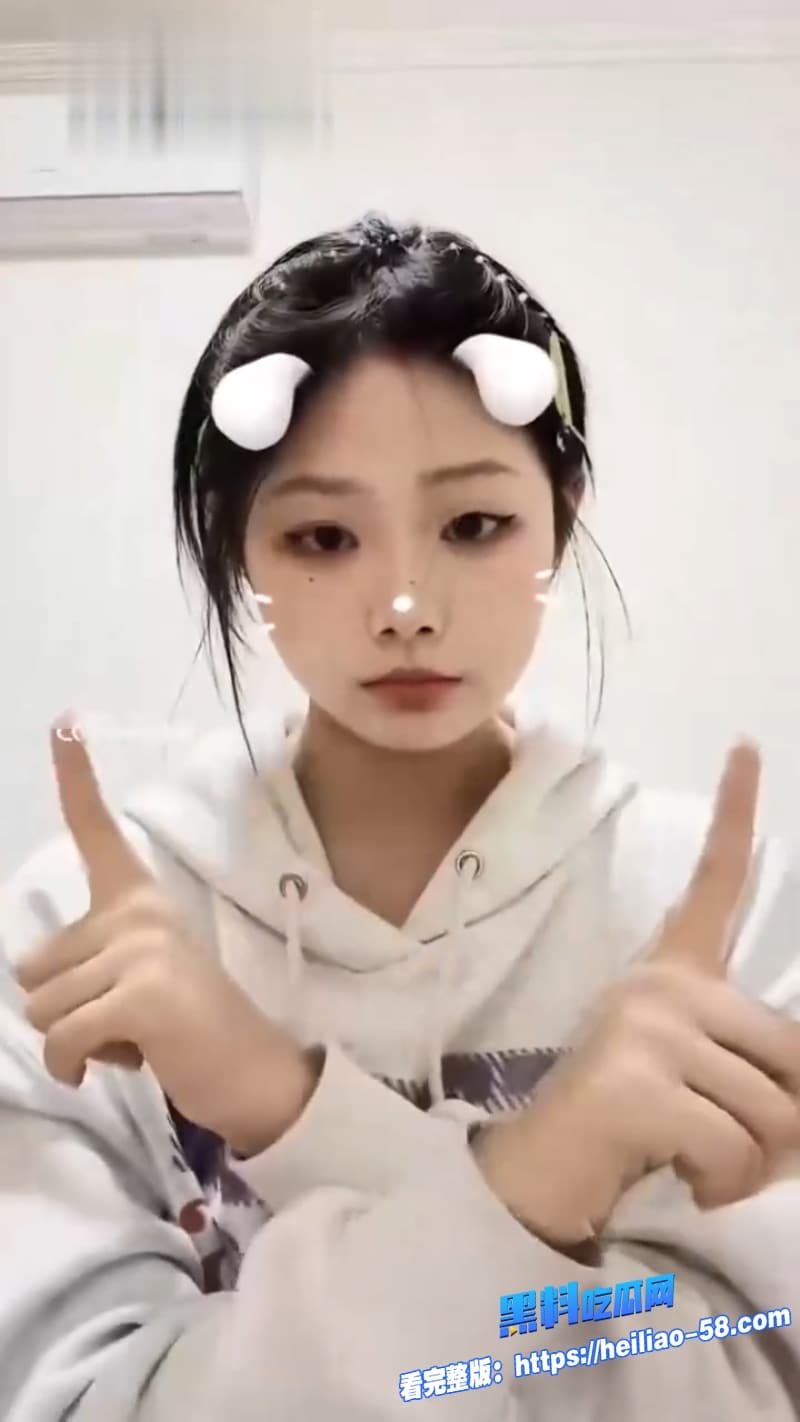瓜友投稿陕西反差小妹王茹燕被金主包养实锤表面清纯少女私下秒变听话母狗4