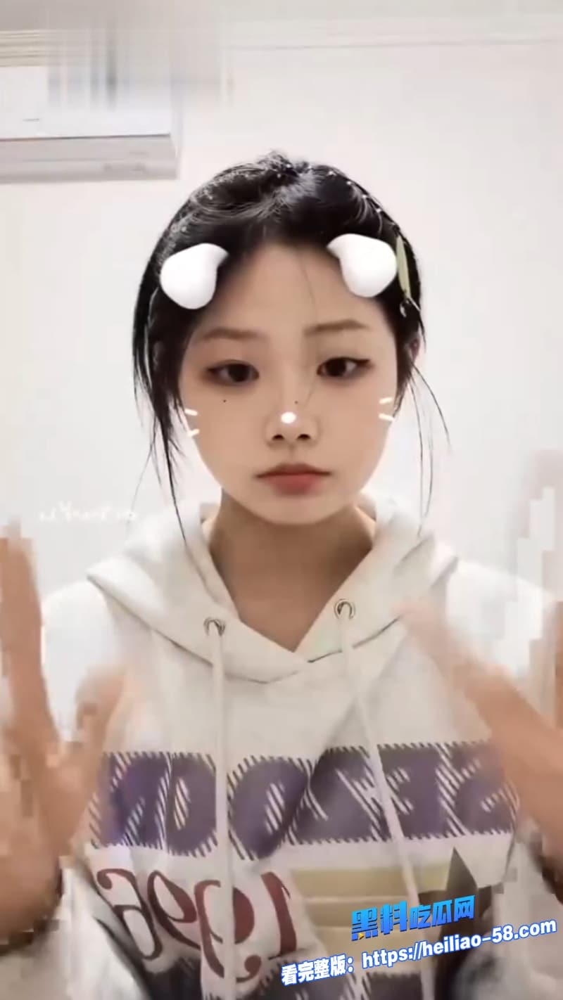 瓜友投稿陕西反差小妹王茹燕被金主包养实锤表面清纯少女私下秒变听话母狗5