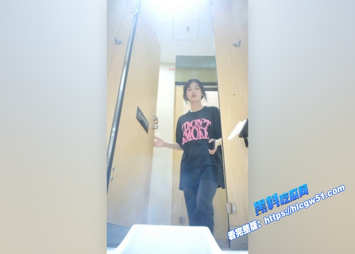 厕所高清偷拍酒吧厕拍系列全景偷拍ktv卫生间陪酒公主超多高颜值美女小嫩穴尿尿一览无余 图2WH700x500px 厕所高清偷拍酒吧厕拍系列全景偷拍ktv卫生间陪酒公主超多高颜值美女小嫩穴尿尿一览无余 图2WH700x500px