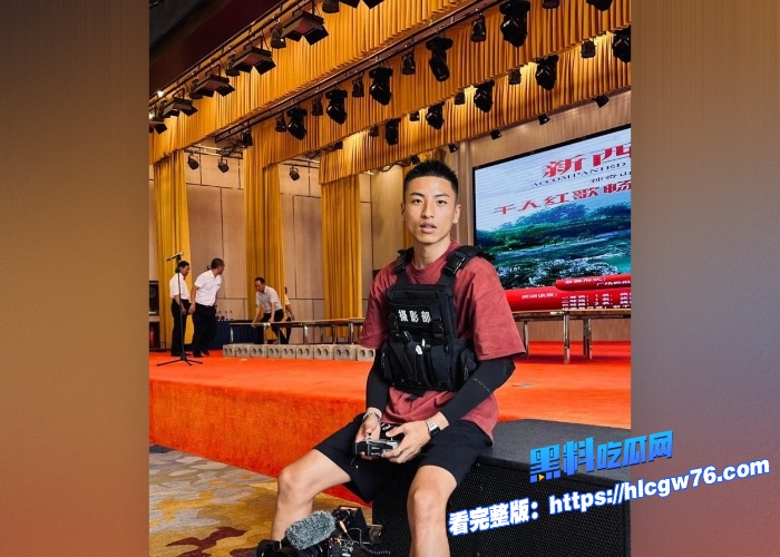 抖音摄影网红羞涩的潇线下约炮女粉丝自拍性爱视频曝光摄影好啊摄影得学小伙身材不错5