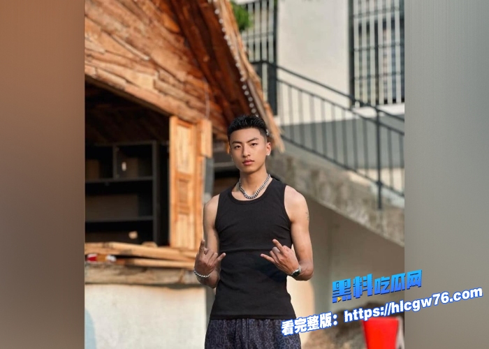 抖音摄影网红羞涩的潇线下约炮女粉丝自拍性爱视频曝光摄影好啊摄影得学小伙身材不错4