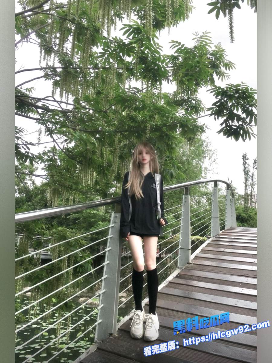 户外露出大神冯珊珊和短发闺蜜 7 户外露出大神冯珊珊和短发闺蜜 7