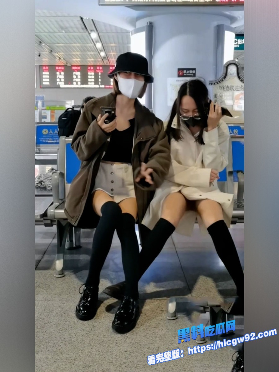 户外露出大神冯珊珊和短发闺蜜 14 户外露出大神冯珊珊和短发闺蜜 14